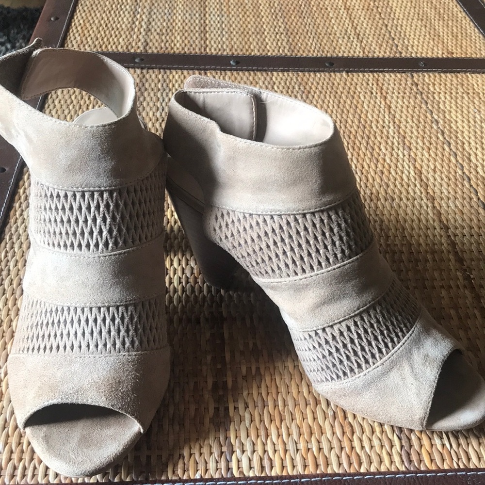 khaki color suede short boot size 8.5.